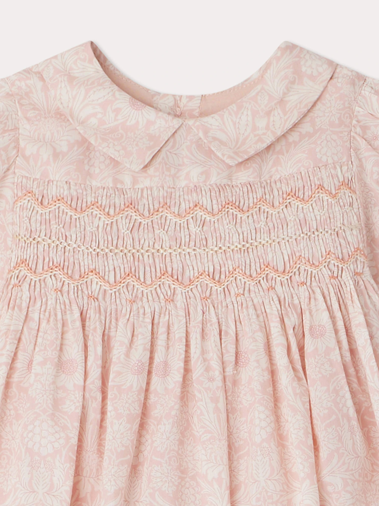 BONPOINT Robe Smockée Joyeuse Rose Pâle 6 BONPOINT Robe Smockée Joyeuse Rose Pâle – Image 4